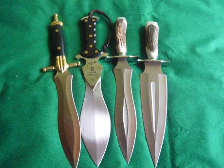 Bueno,pienso en comprarme un podenquero.
Que opinion teneis de este cuchillo?
He visto que tiene varios 171