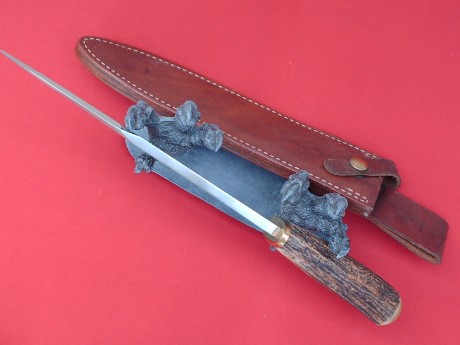 Hola, hace tiempo abri un hilo pidiendo consejo para un cuchillo de supervivencia, en principio os proponia 81