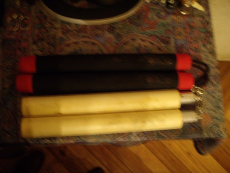 Pues resulta que ayer me decía mi hijo de 6 años que quiere unos nunchakus (el muchacho alucina con las 100