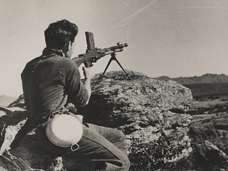 Hace unos días encontré por casualidad en una web extranjera un arma a la venta que hacía muchos años 70