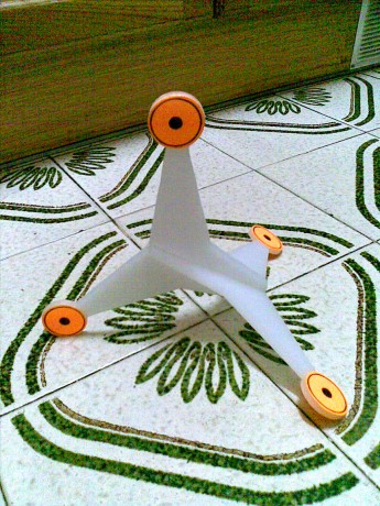 Hola amigos.

Os presento el flip tarjet casero.

Diré que no se las medidas del original. Por tal motivo 130