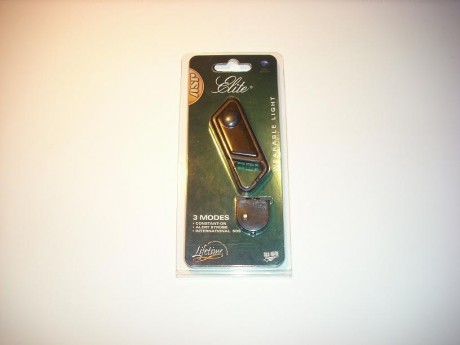 Hola!!!

Vendo linterna marca ASP Sapphire Elite.

Linterna programable de bolsillo. Luz fija, luz intermitente 00