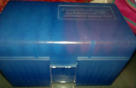 Se vende caja con 50 tubos dosificadores de vidrio, capacidad 5ml, los tubos incluyen tapones de plastico, 00