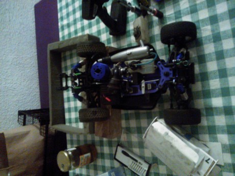 vendo este maravilloso coche por falta de uso y querer comprar un coche brusles con el coche doy emisora 00