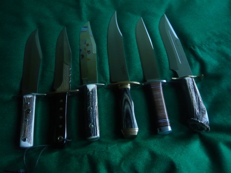 Bueno,pienso en comprarme un podenquero.
Que opinion teneis de este cuchillo?
He visto que tiene varios 112