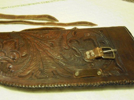 Vendo la citada funda.

Su estado es "PARA RESTAURAR"

Antigua funda mejicana de dos piezas. 02