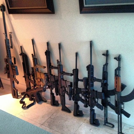 Este sí que es un "bon vivant": https://abcblogs.abc.es/poker-ajedrez/public/post/chicas-armas-lujo-excesos-jugador-poker-dan-bilzerian-rey-de-instagram-16901.asp/