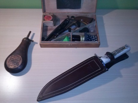 Hola me han traído los Reyes Magos , unos días antes pues son algo impacientes  :mrgreen:  un Bowie de 11