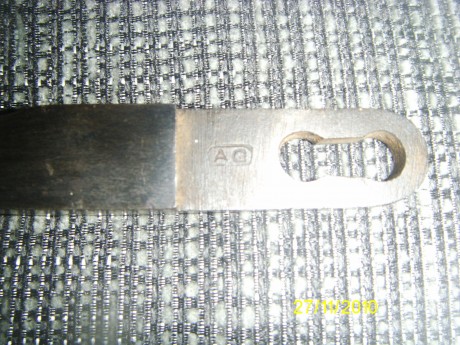 Antes de nada felicitaros el año a todos.
hace unos años cayeron en mis manos algunas bayonetas, una de 01