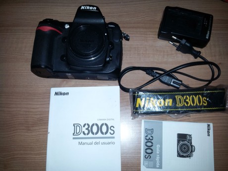Se vende camara digital reflex Nikon D300s. Poco uso y a nivel usuario. Se puede vender tambien con funda, 02