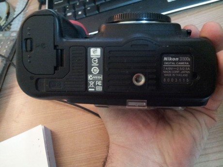Se vende camara digital reflex Nikon D300s. Poco uso y a nivel usuario. Se puede vender tambien con funda, 10