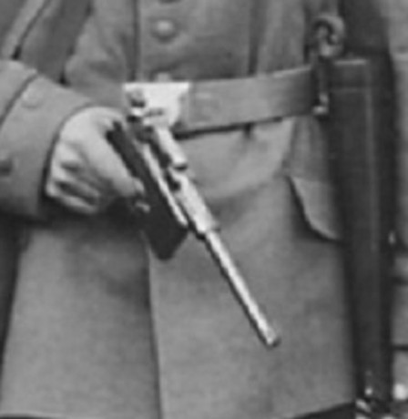 Hace unos días encontré por casualidad en una web extranjera un arma a la venta que hacía muchos años 50