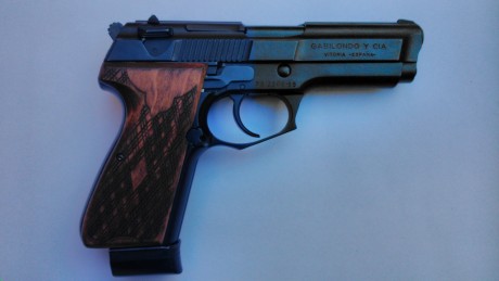 Vendo pistola Llama M 82 recien pavonada y revisada. Su funcionamiento es perfecto y tiene una gran precision. 12