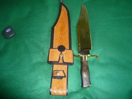 Bueno,pienso en comprarme un podenquero.
Que opinion teneis de este cuchillo?
He visto que tiene varios 112