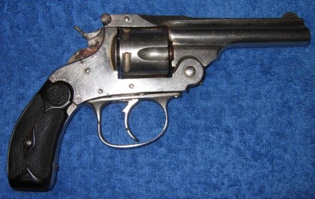 Hola,
La historia de esta pistola es muy anterior a la guerra civil española, que fué enterrada en una 90