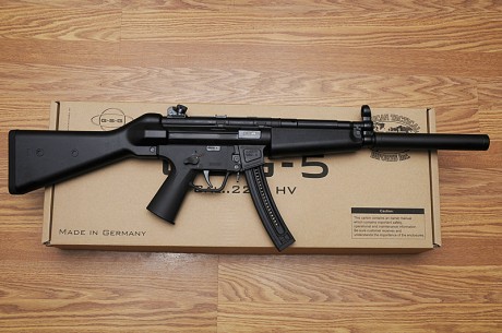 hola queria saber vuestras opiniones sobre las vrsiones del mp-5 en calibre 22lr, he visto basicamente 00