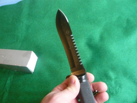 hola a todos,aqui os presento un cuchillo poco visto,se trata de un jungle king 2 sin guarda.dicen que 10