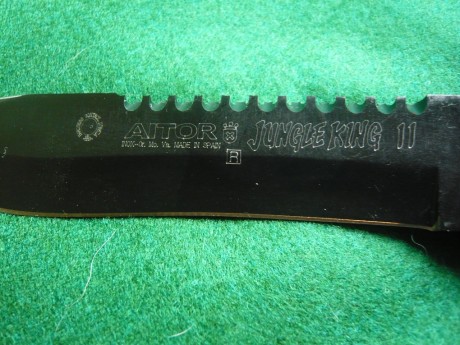 hola a todos,aqui os presento un cuchillo poco visto,se trata de un jungle king 2 sin guarda.dicen que 20