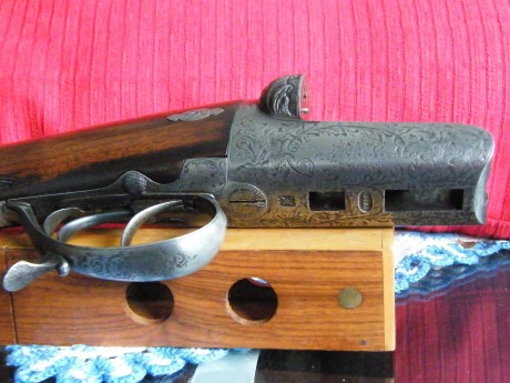 Vendo esta escopeta Ideal calibre 12 del año 1920.  No sé el modelo. Cañón de 65 cm. , tres y una estrellas 01