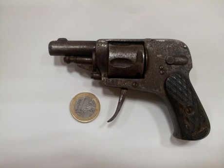 Hace unos días encontré por casualidad en una web extranjera un arma a la venta que hacía muchos años 52