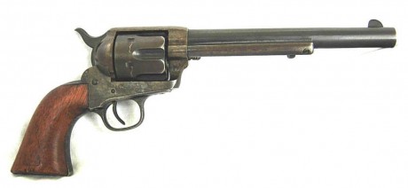 Hace unos días encontré por casualidad en una web extranjera un arma a la venta que hacía muchos años 100