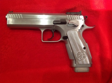 Abro este Hilo para que colguemos nuestras armas de IPSC, para que babeemos constantemente y veamos mejoras 120