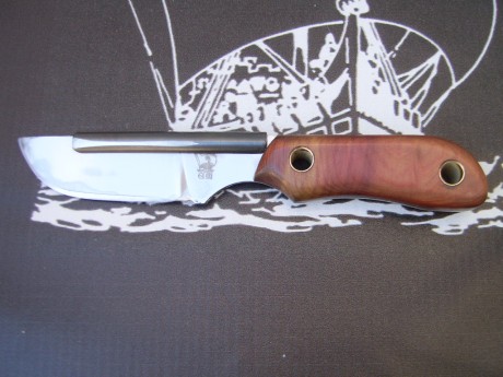 Pequeño cuchillo para injertar, con protección del pulgar, realizado con acero de herramienta, de 3 mm.

Hoja 01