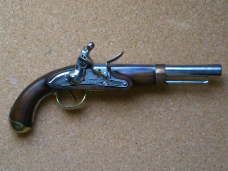 Vendo pistola de chispa original, reglamentaria del ejercito español, del modelo 1815, en perfecto estado. 02