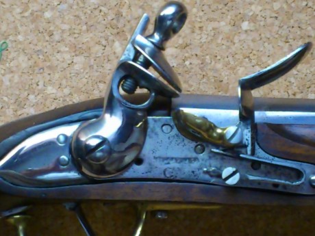 Vendo pistola de chispa original, reglamentaria del ejercito español, del modelo 1815, en perfecto estado. 01