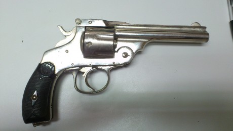 saludos a todos, busco para un amigo información sobre este revolver, parecido a un orbea 1873, calibre 01