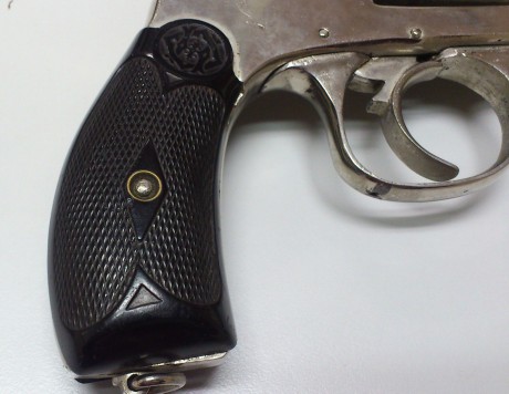 saludos a todos, busco para un amigo información sobre este revolver, parecido a un orbea 1873, calibre 00