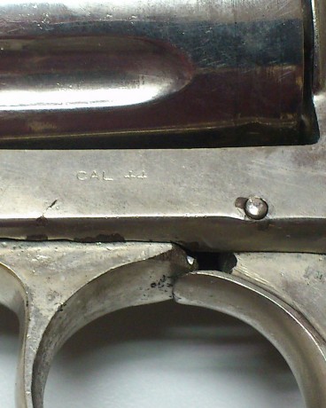 saludos a todos, busco para un amigo información sobre este revolver, parecido a un orbea 1873, calibre 11