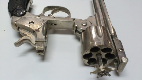 saludos a todos, busco para un amigo información sobre este revolver, parecido a un orbea 1873, calibre 22