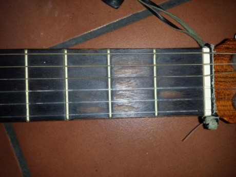 Se vende guitarra admira modelo sonia por no usar, esta bastante bien, hay que cambiarle las cuerdas y 00