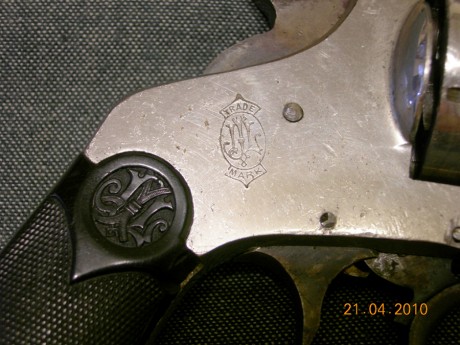 saludos a todos, busco para un amigo información sobre este revolver, parecido a un orbea 1873, calibre 70