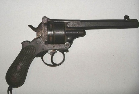 Hola a todos.

Estoy teniendo algunos problemas para identificar a este revólver que pudo pertenecer a 30