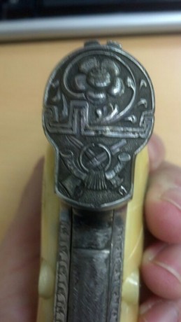 hola buenas, me preguntaba si alguien me pudiera aclarar que significa un grabado (simbolo) de una pistola 01