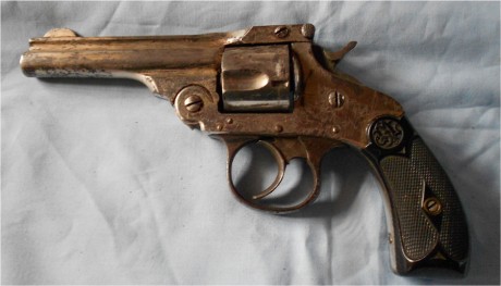 saludos a todos, busco para un amigo información sobre este revolver, parecido a un orbea 1873, calibre 101