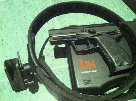 Se vende hk usp 9mm   con 2 cargadores, miras regulables hk (se incluyen las fijas), la caja hk. funda 00