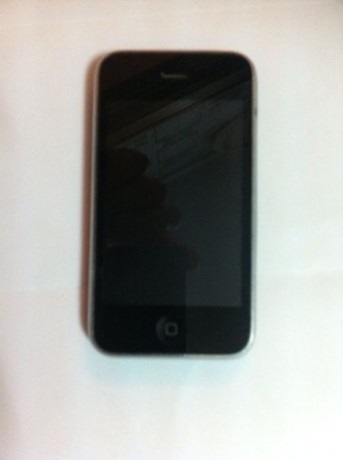 Se vende,libre de origen, esta en Burgos.
Muy buen estado con poco uso.
Es el modelo 3 GS de 32 gigas. 00