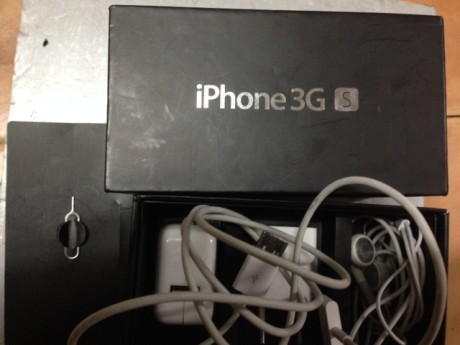 Se vende,libre de origen, esta en Burgos.
Muy buen estado con poco uso.
Es el modelo 3 GS de 32 gigas. 11