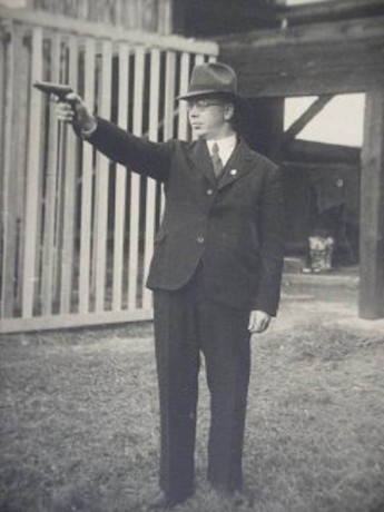 Hace unos días encontré por casualidad en una web extranjera un arma a la venta que hacía muchos años 112