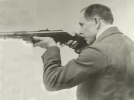 Hace unos días encontré por casualidad en una web extranjera un arma a la venta que hacía muchos años 00
