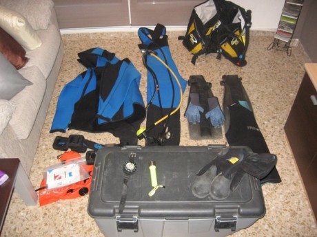 Vendo equipo completo de buceo talla XL , compuesto por regulador recientemente comprobado 45 euros valio 01