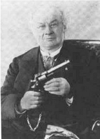 Hace unos días encontré por casualidad en una web extranjera un arma a la venta que hacía muchos años 150