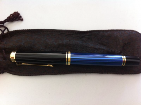 Hola,

Pongo en venta esta Pelikan M400 con plumin F .

Ha estado cargada de tinta, pero apenas se ha 01