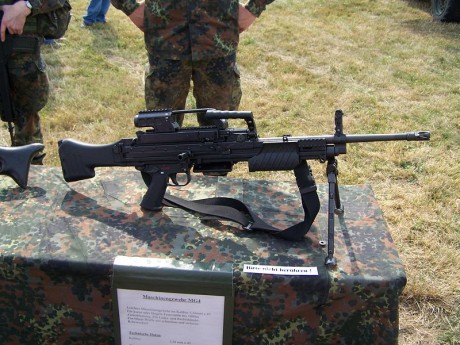 https://www.fnhusa.com/mil/products/firearms/model.asp?fid=FNF015&gid=FNG008&mid=FNM0139

un muestra 20