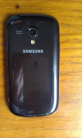  VEndo Galaxy S3 mini, libre, muy nuevo.
Aun tiene garantia, es de mayo del 2013.
Lo vendo porque en la 00