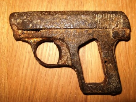 Hace unos días encontré por casualidad en una web extranjera un arma a la venta que hacía muchos años 71