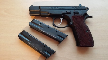 Hola amigos! ya que se muestran tantas armas buenas creo que a los propietarios de una cz 75 se nos tendría 170